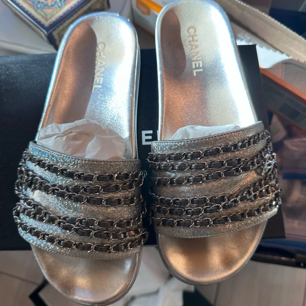 Chanel Chanel Metallic Silver Leather CC Chain Embellished Flat Slides Size 41